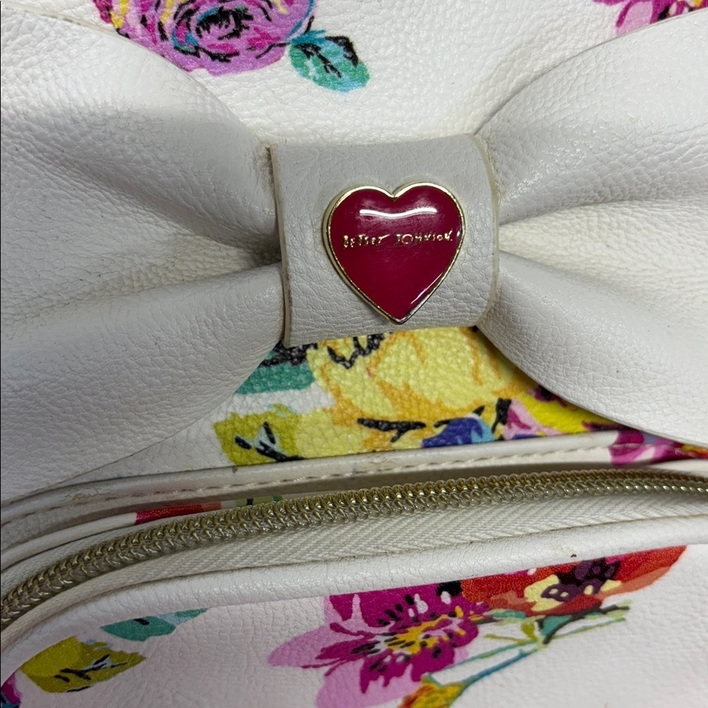 Betsey Johnson White Floral Backpack with Heart Accent bag purse - Picture 2 of 12